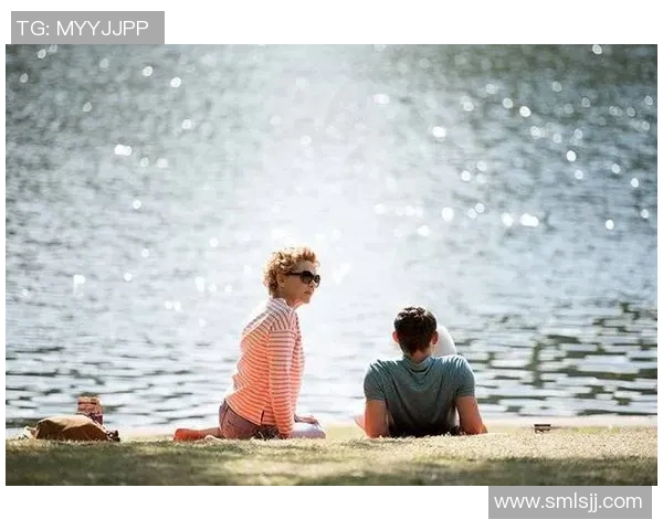 足球明星与美丽女友的浪漫故事揭秘及他们的甜蜜生活瞬间